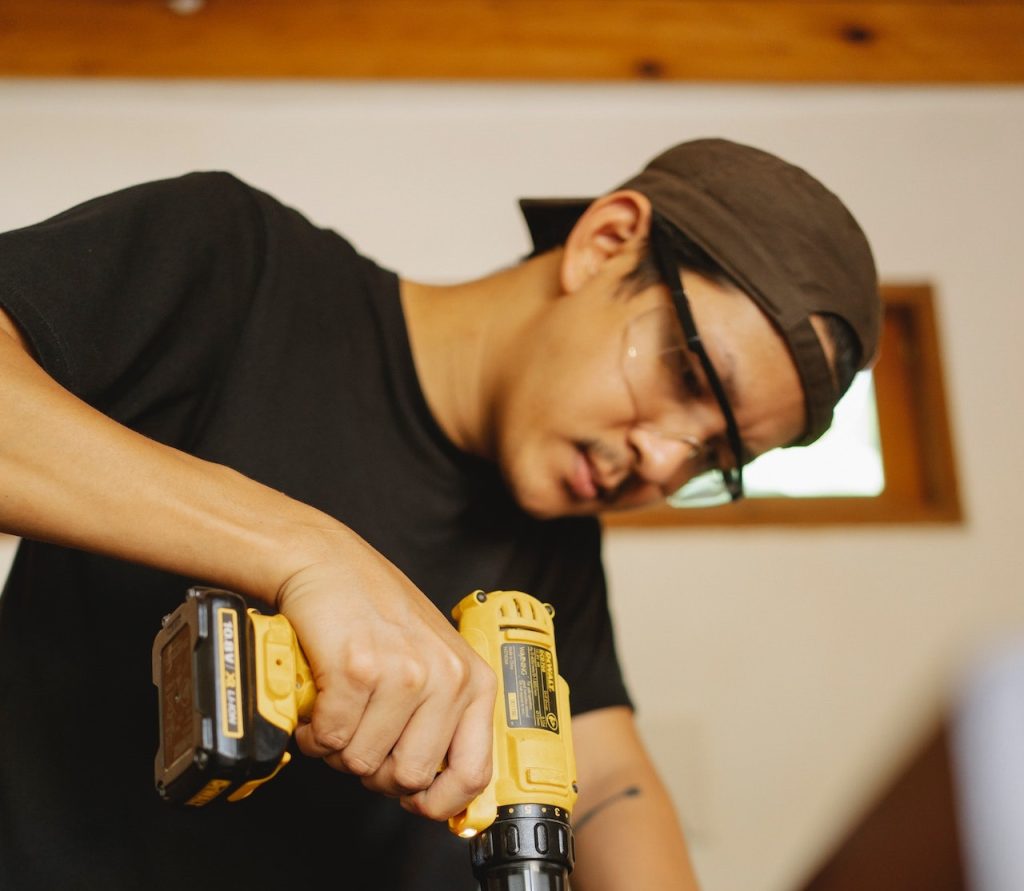 10 Must Have Tools For Home Renovation - safety goggles